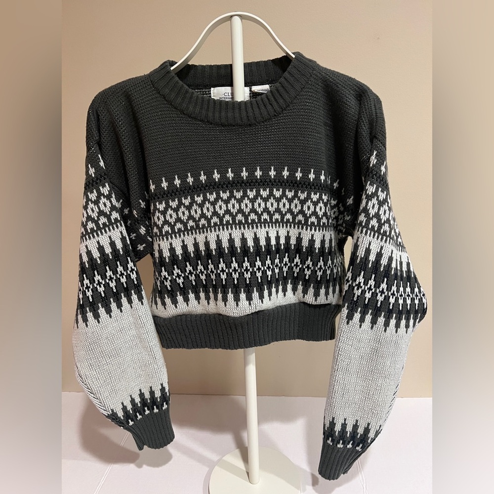 Club International Woman’s Cropped Long Sleeve Sweater Gray & White Fair Isle S